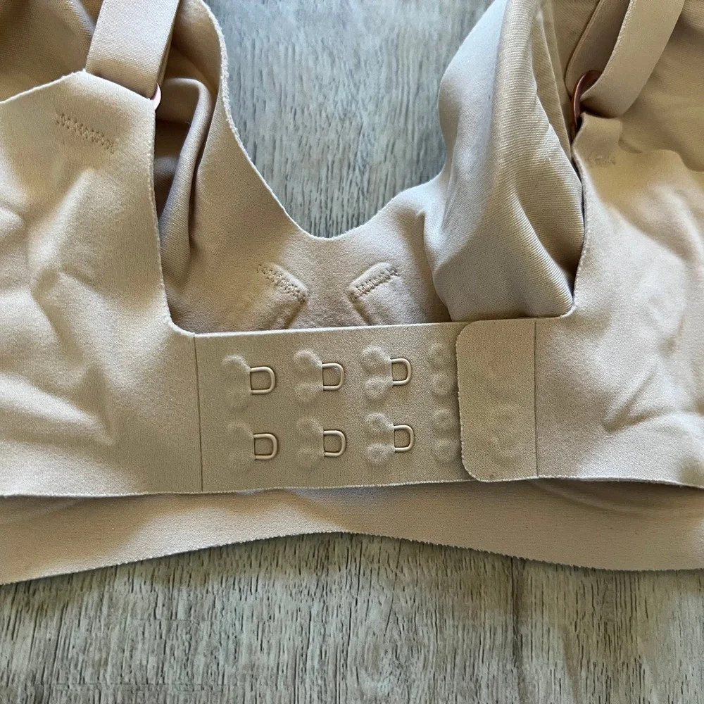 SMOOTHEZ by Aerie Plunge Bra Nude Tan Seamless Lightly Padded 34C 3733